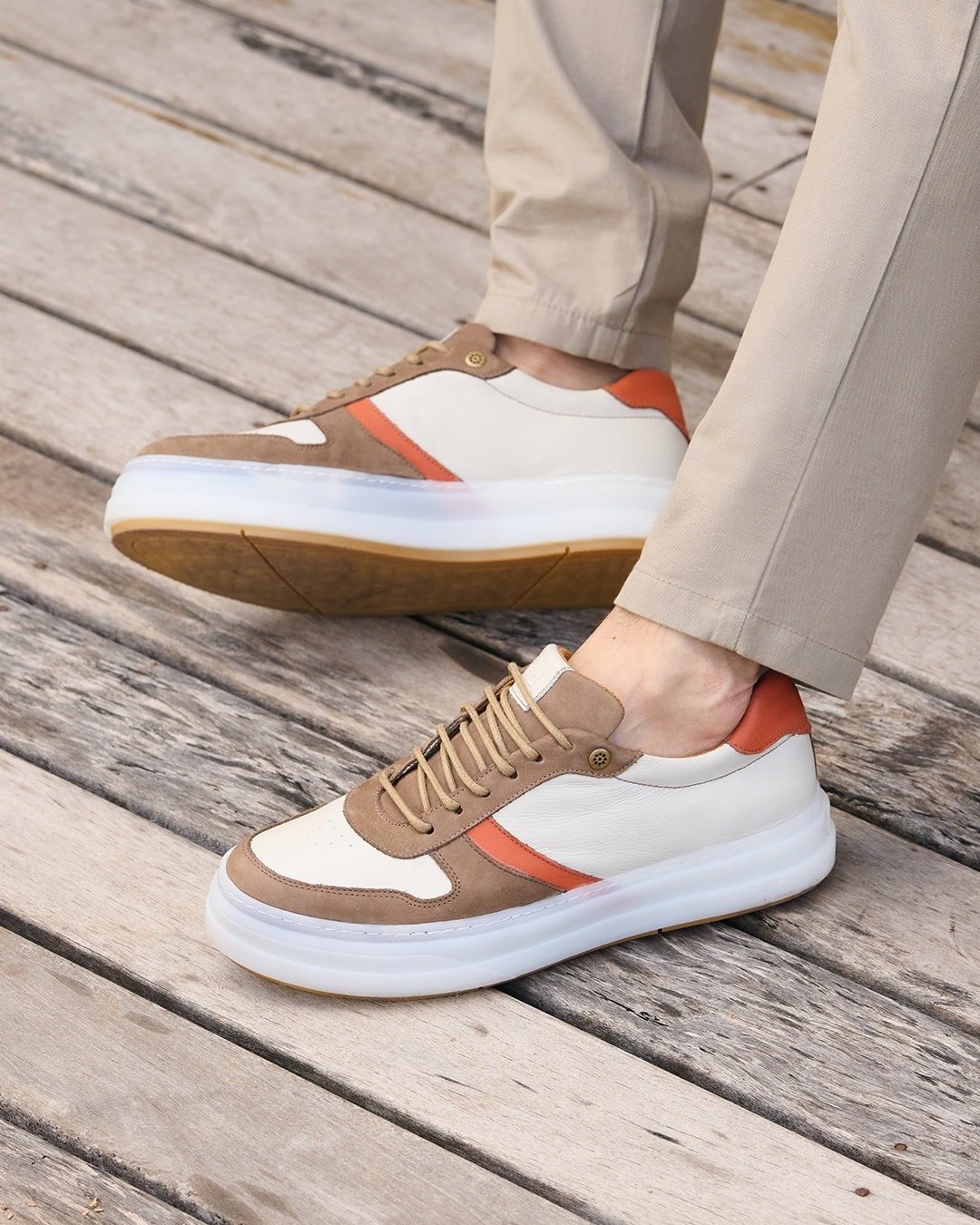 Correios logo on a building